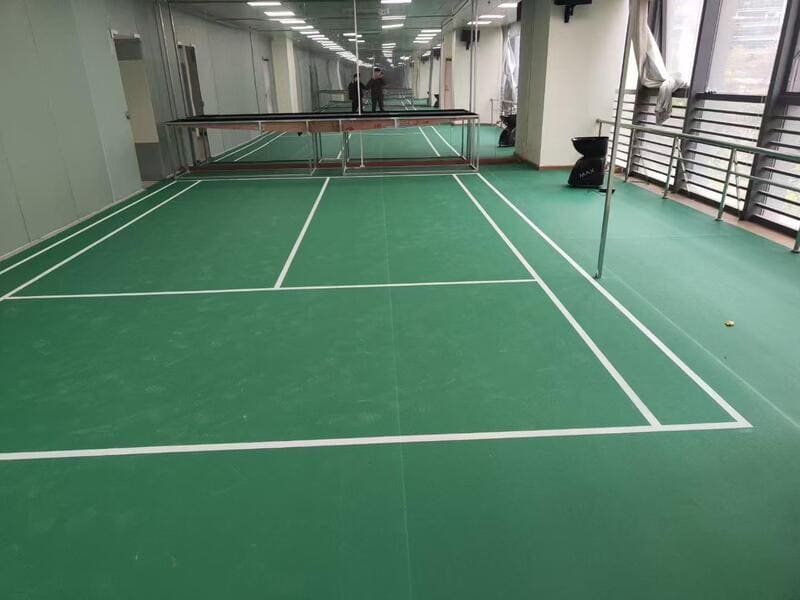 Pemeriksaan gulungan lantai olahraga PVC bersertifikat